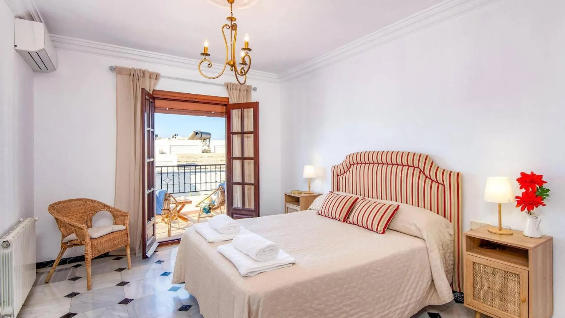 Linda Casa Con Piscina Villa Blanes